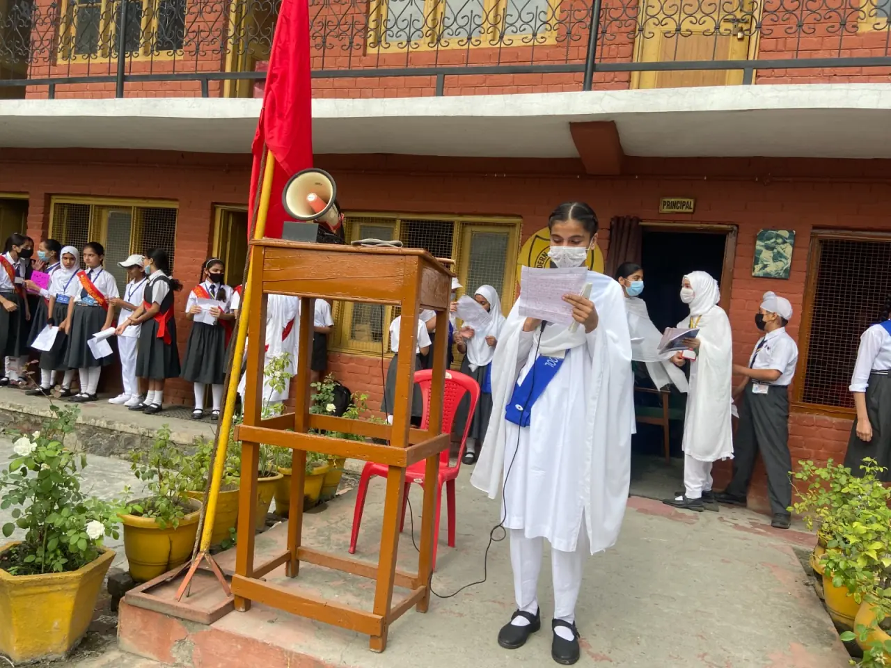 Students in courtyard