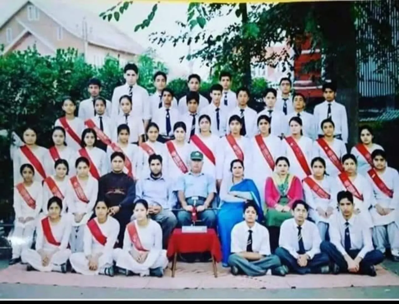 Primary students group photo on lawn