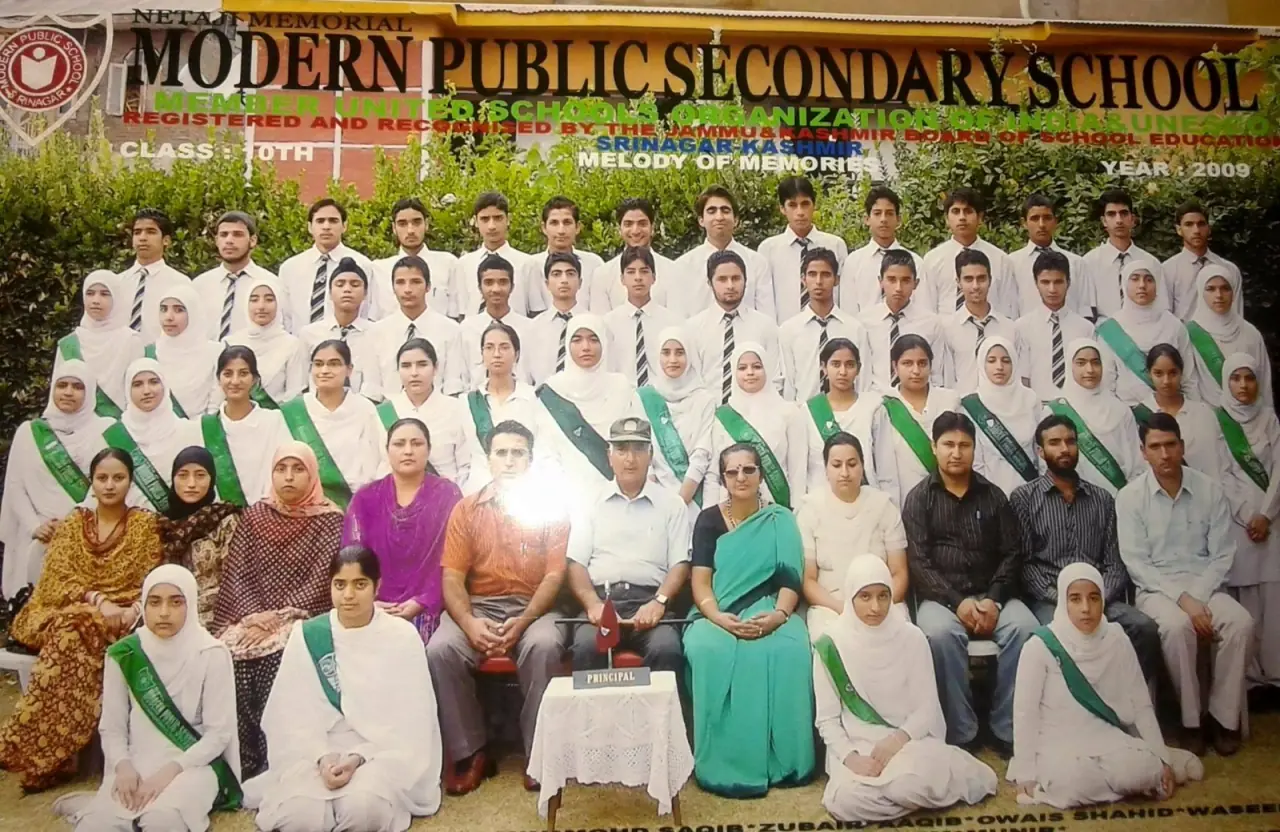 Class photo outside school building